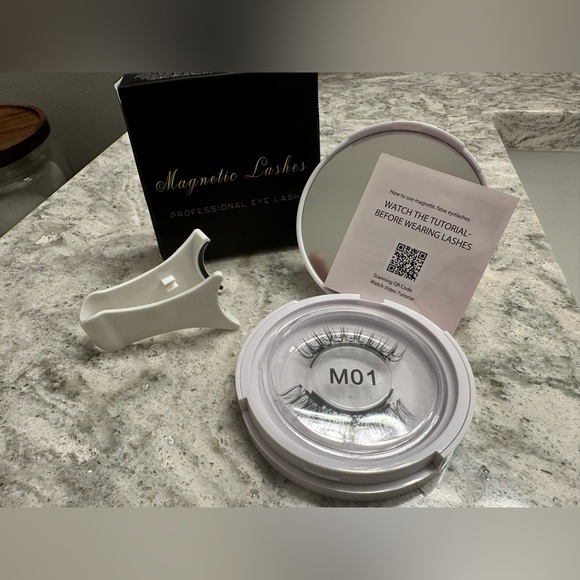 Magnetic Lashes Kit.   New - Picture 1 of 5